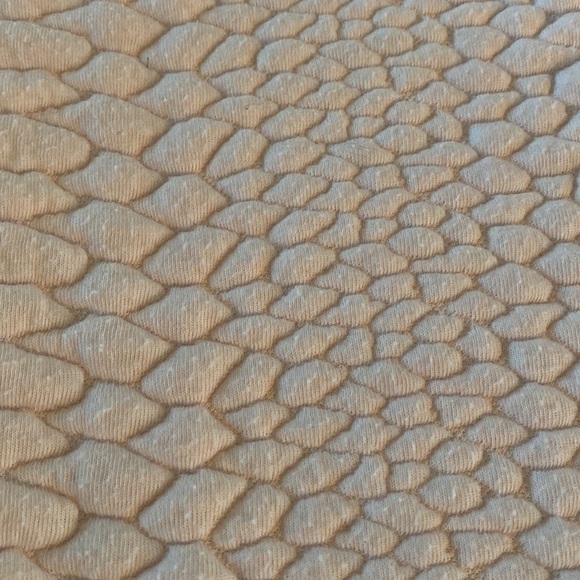 Generation Love Women’s Textured Pink Crew Neck Size Small - Picture 2 of 6